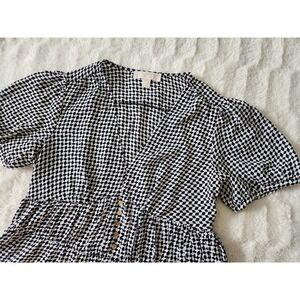 Michael Kors Short Sleeve Black And White Geometric Pattern Blouse Womens Small